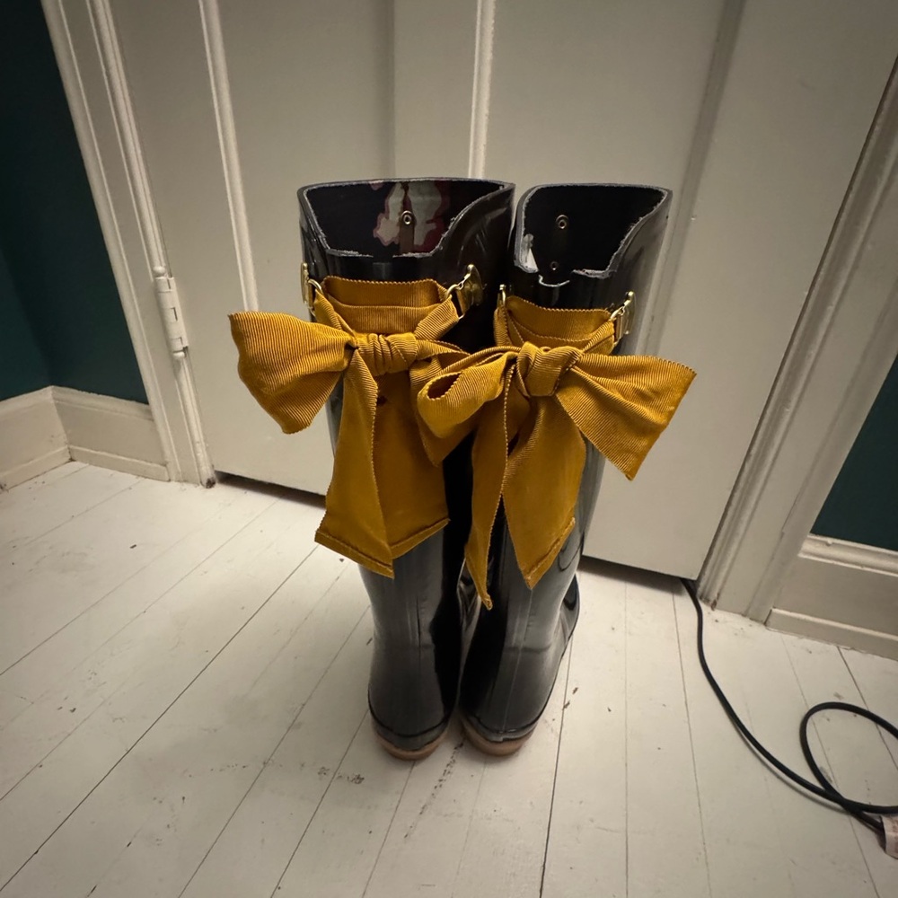 Joules Evedon Tall Rain Boots in black with gold brand accents
